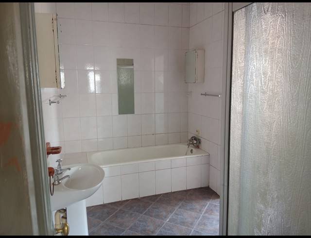 3 bed property to rent in DERSLEY